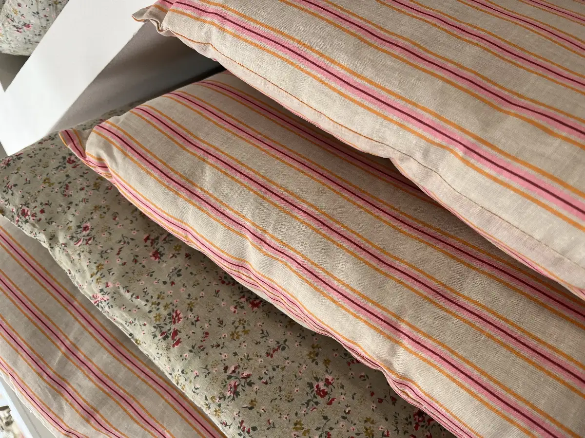 Coussin rayures rose