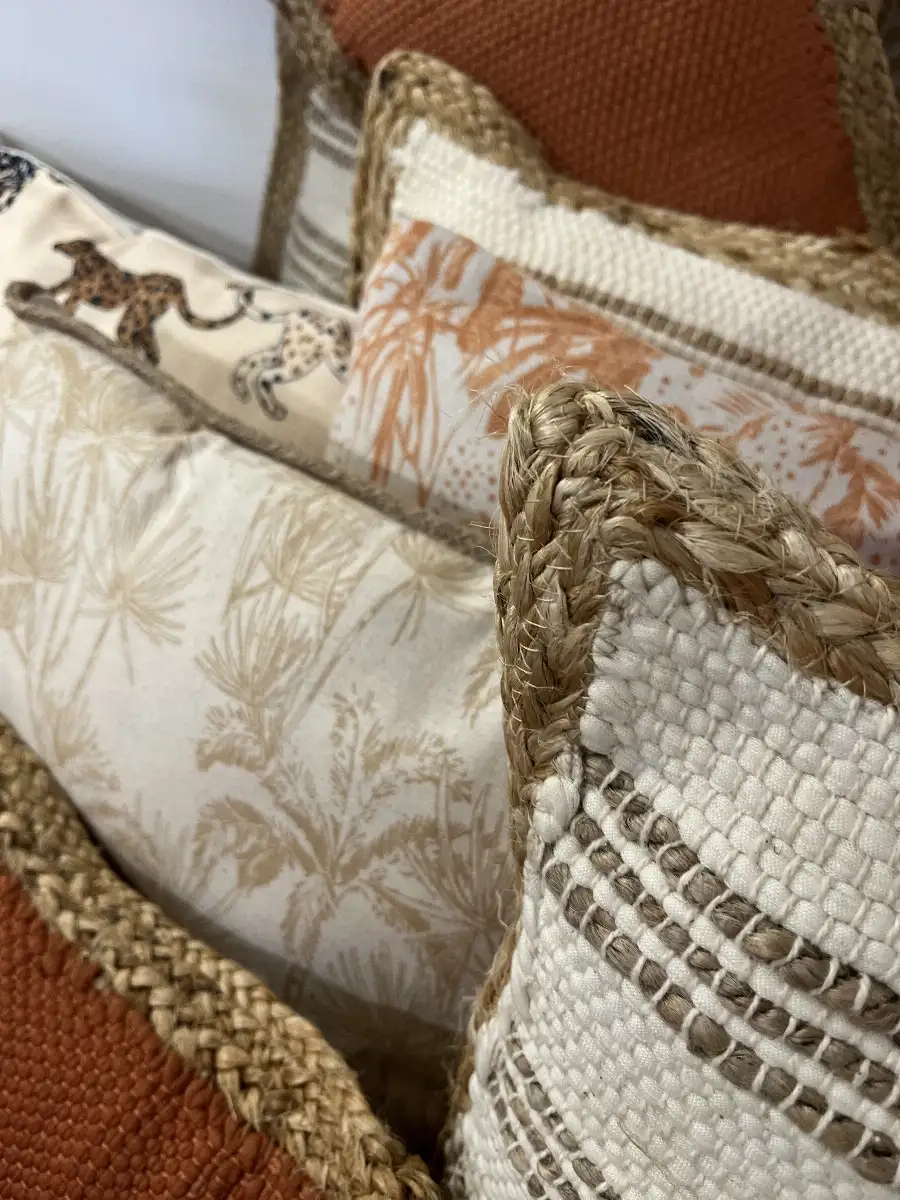 Housse de coussin à rayures en jute