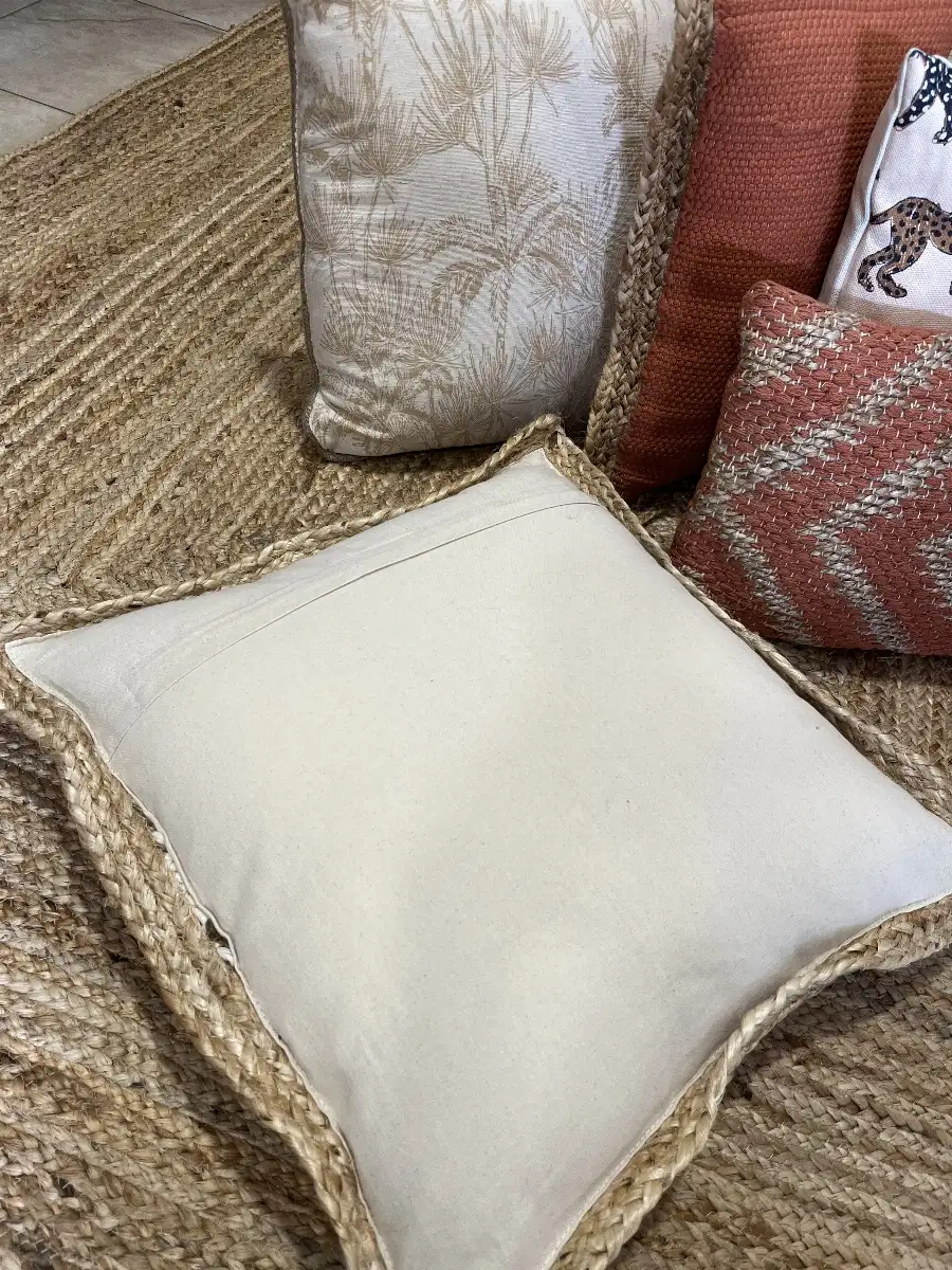 Housse de coussin à rayures en jute