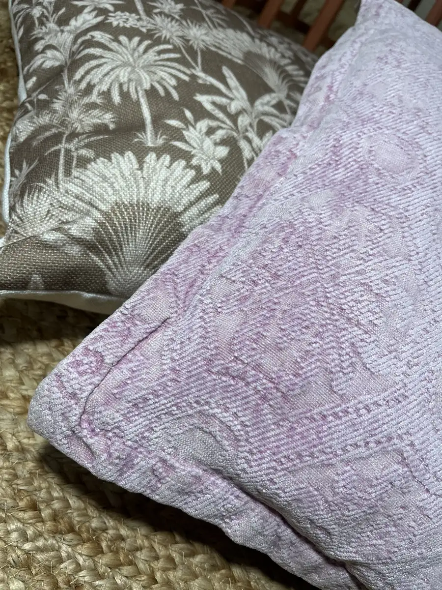 Housse de coussin rose pâle