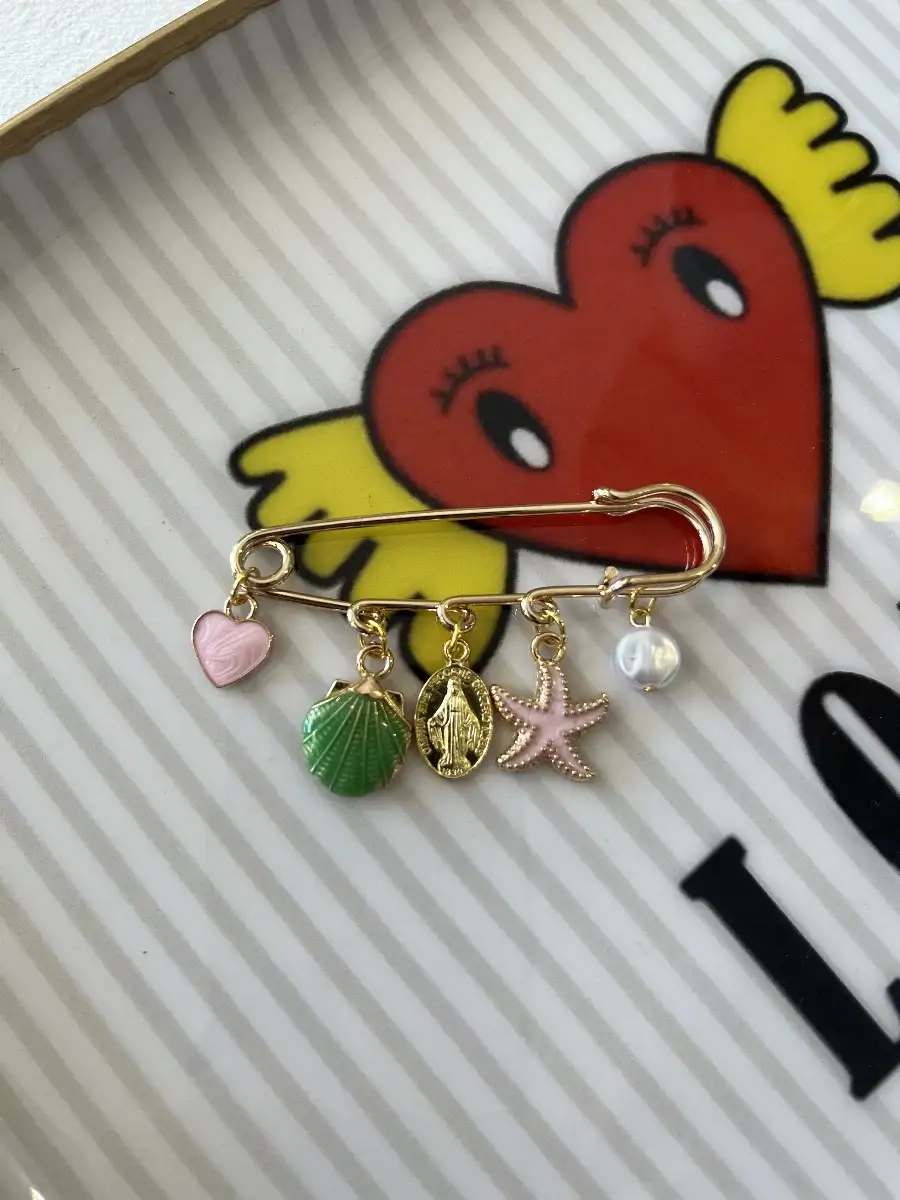 Broche N4