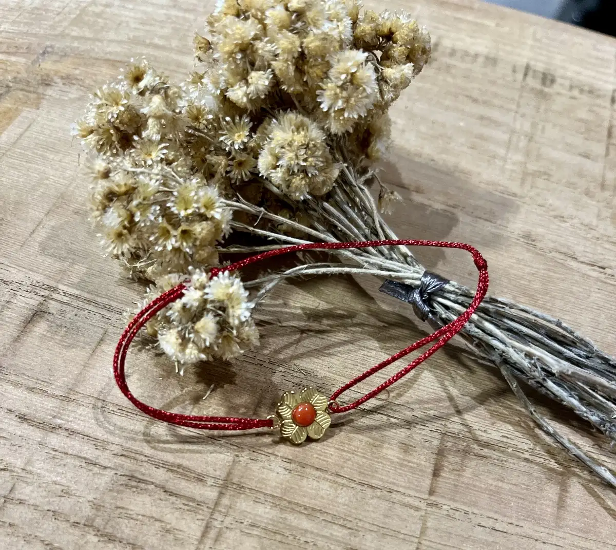 Bracelet Cordon Rouge Trèfle Corail