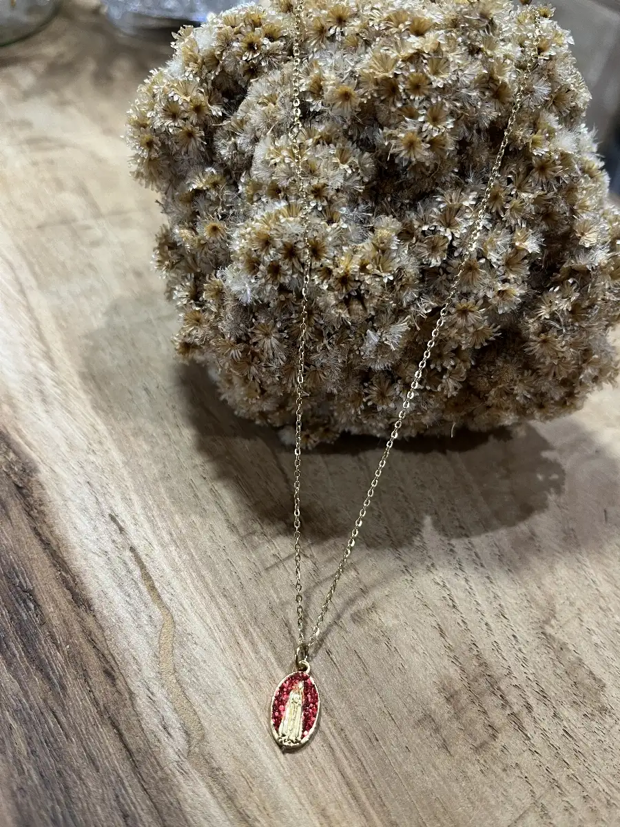Collier rouge Madone Paillettes
