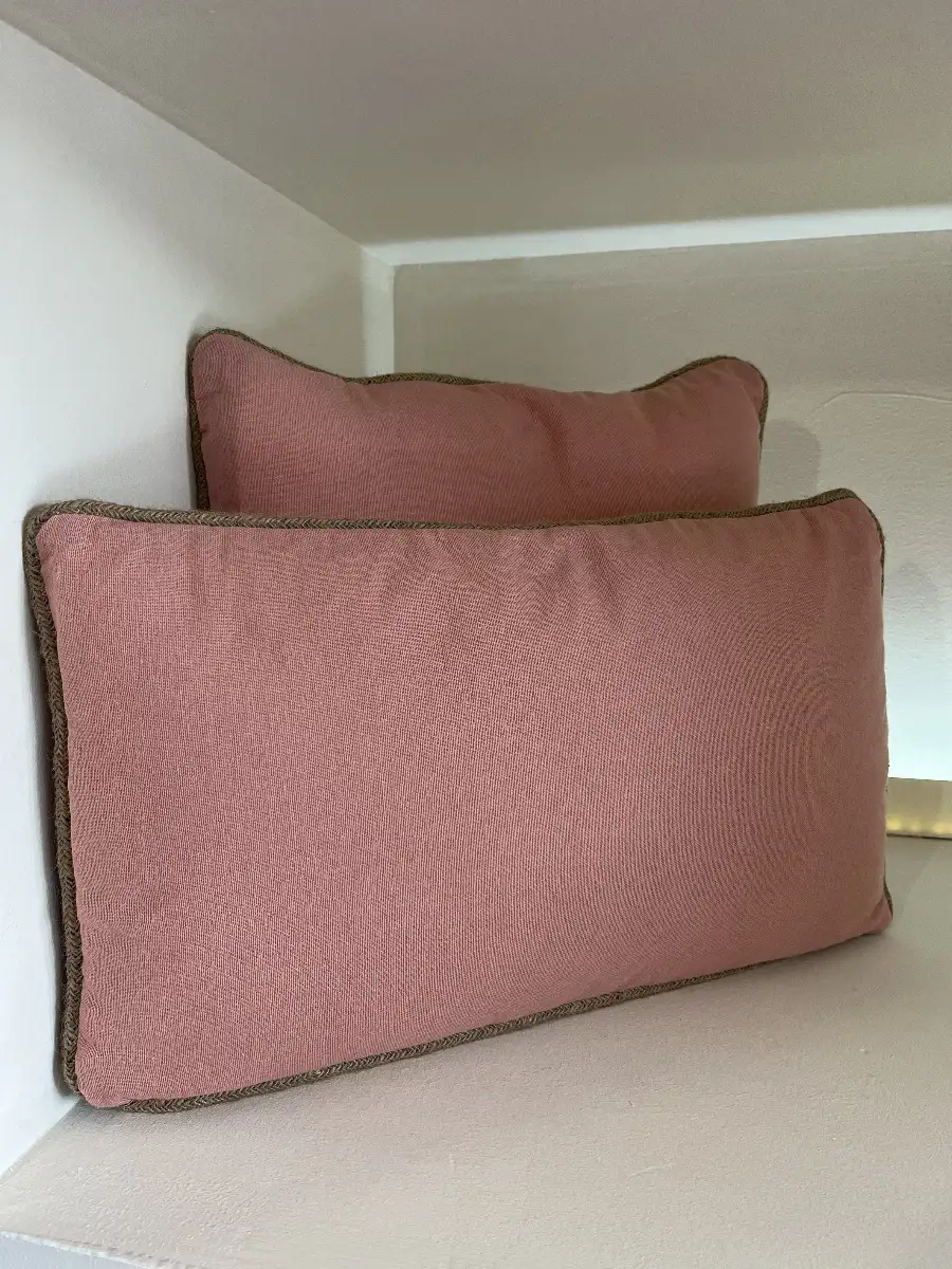 Coussin rose pâle
