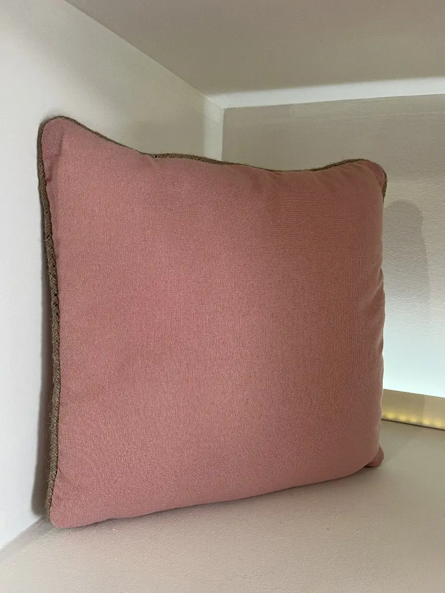Coussin rose pâle