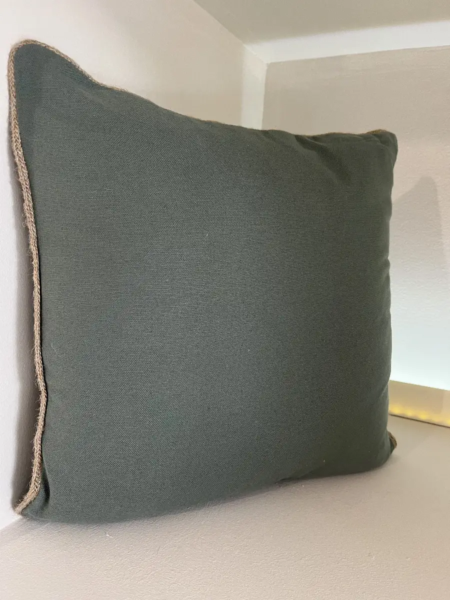 Coussin vert kaki