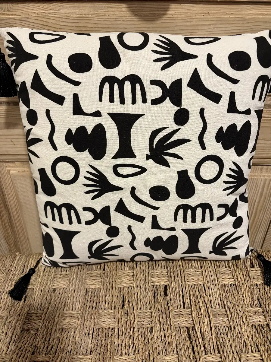 Housse Coussin Tulum 4 Pompons noirs