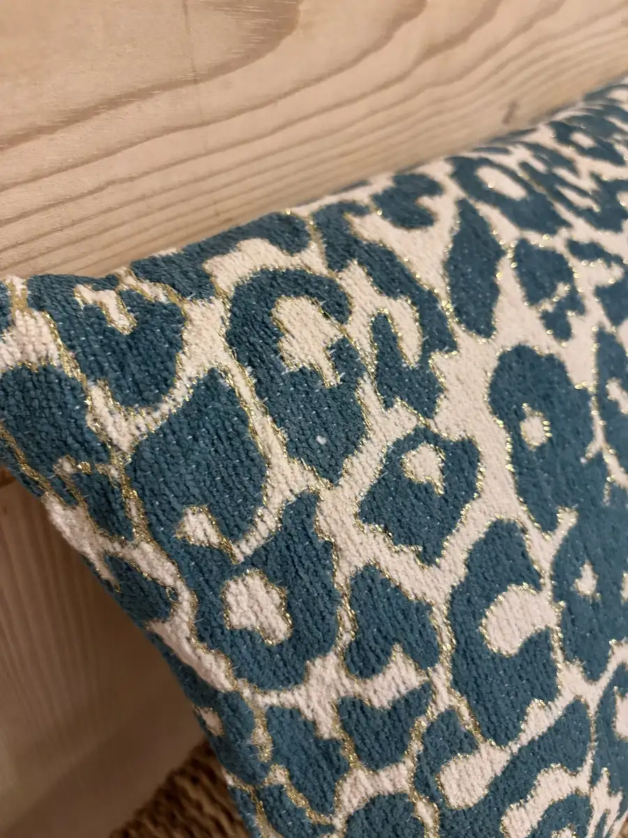 Housse coussin léopard, beige et bleu